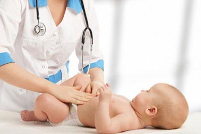 Пальпация живота ребенка