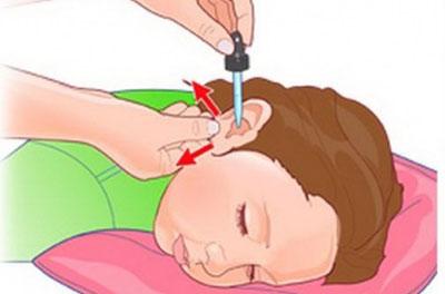 Обработка уха ребенка